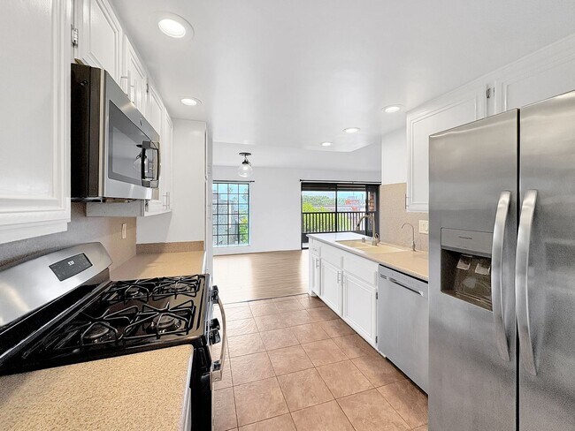 Foto del edificio - Incredible 2BD/2.5BA w/Ocean Views and Acr...