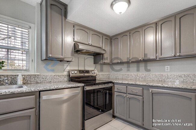 Building Photo - 517 13th St