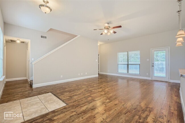 Foto del edificio - 15603 Danson Dr