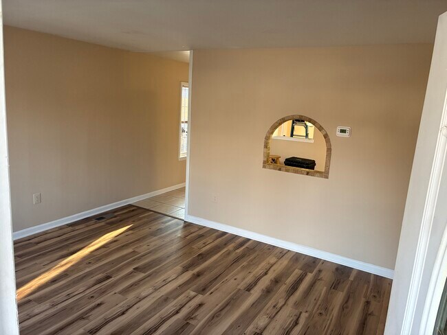 Foto del edificio - 325 Walgrove Rd