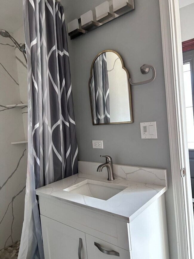 Foto del edificio - Beautiful 3-Bedroom / 2-Bathroom home available in Aurora