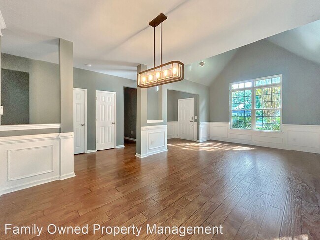 Building Photo - 4 br, 2.5 bath House - 106 York Court