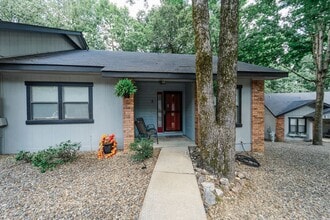 Building Photo - 5 Romera Ln