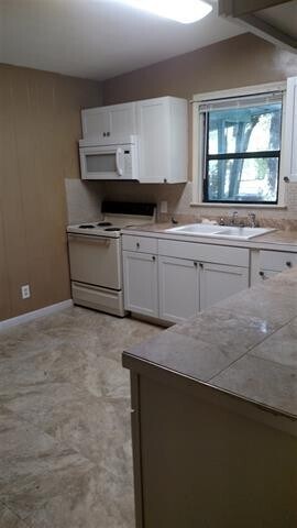 Foto del edificio - 3 Bed house on Sharkey St! Available NOW!