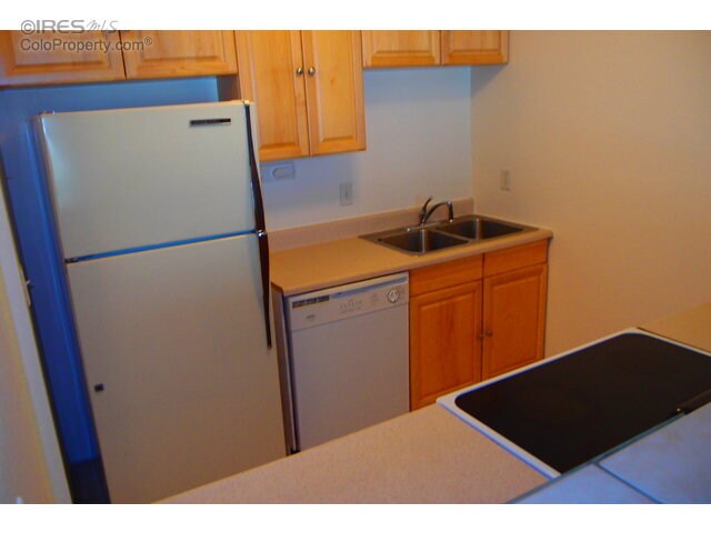 Kitchen - 2707 Valmont Rd Apt 107D