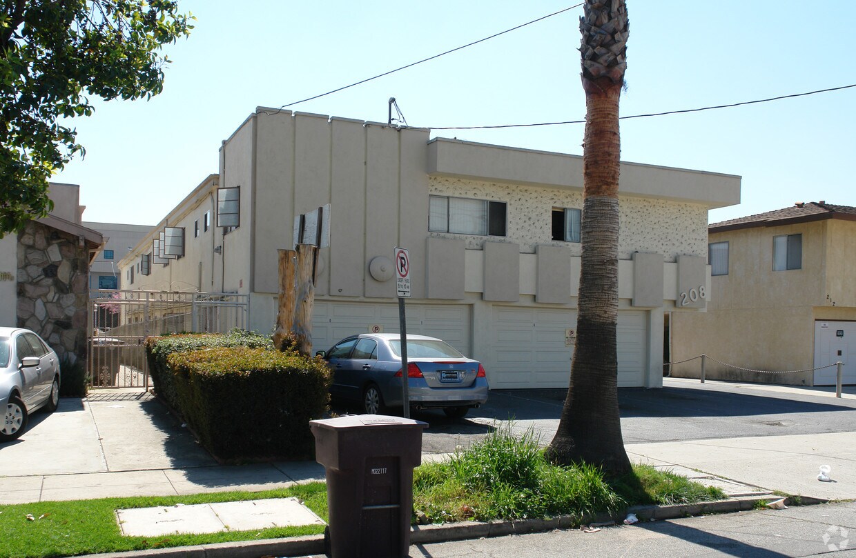 Foto del edificio - 208 W Cypress St