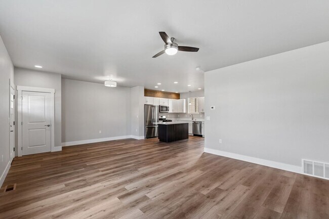 Building Photo - 3 bedroom, 2.5 bath townhome, minutes from...