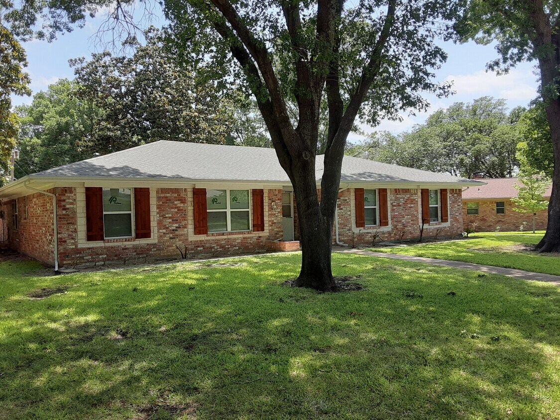 Foto principal - 1608 Amherst Dr