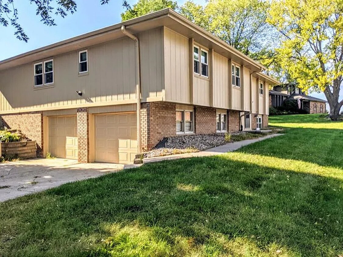 Foto principal - 332 N 154th St