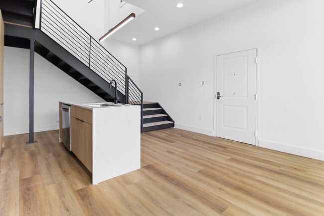 Building Photo - Larkin Place