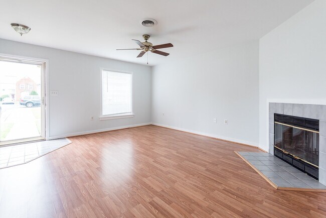 Foto del edificio - 2209 High Bush Cir