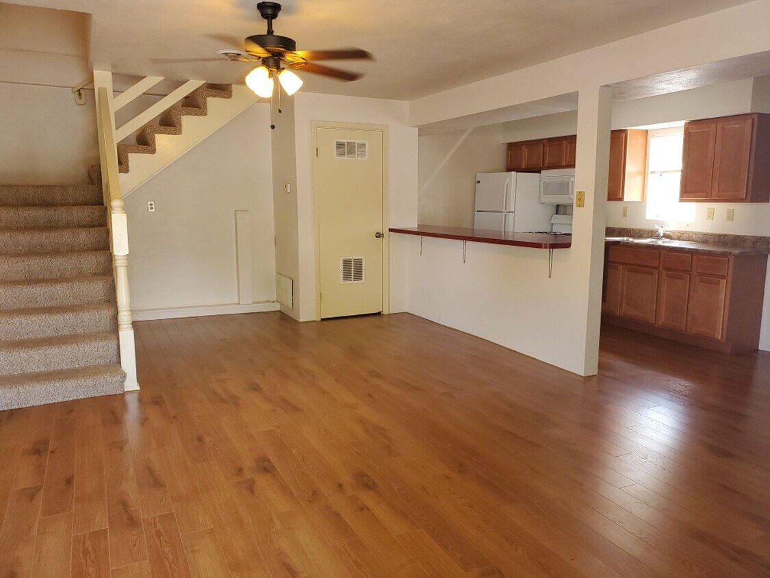 48 W Church St Unit Apt 1, Mascoutah, IL 62258 Room for Rent in