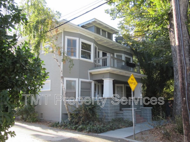 Building Photo - 719 19th St