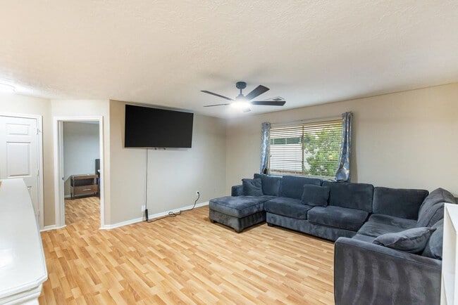 Foto del edificio - 9350 Starfire Ln
