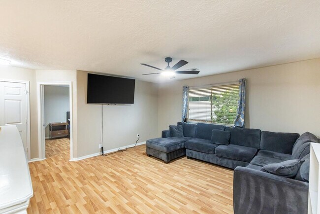 Building Photo - 9350 Starfire Ln