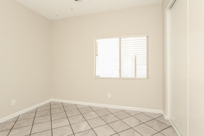 Building Photo - 5324 W Carson Rd