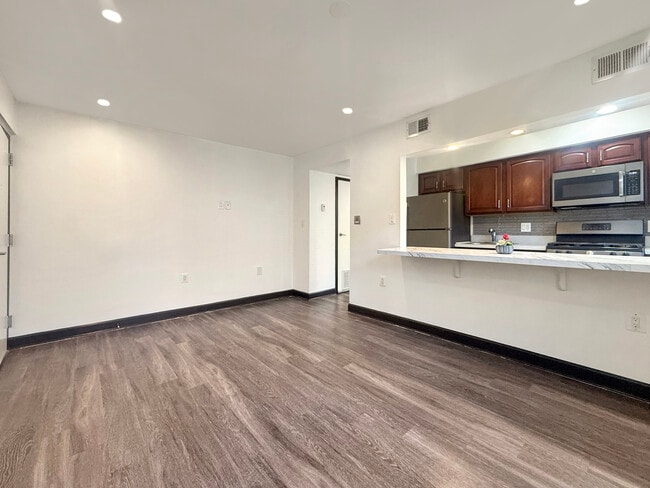 Building Photo - 2650 Birney Pl SE