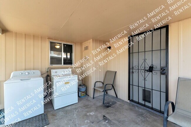 Foto del edificio - 1830 E 8th St