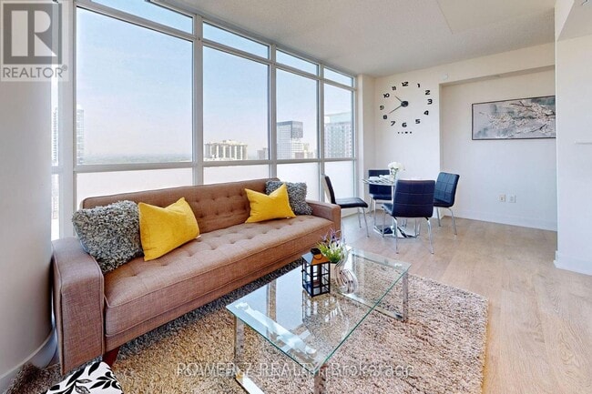 Building Photo - 30 Roehampton Ave