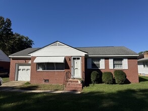 Building Photo - 207 Roberta Dr