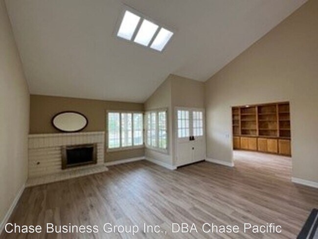 Building Photo - 3 br, 3 bath House - 126 E. Yale Loop #14