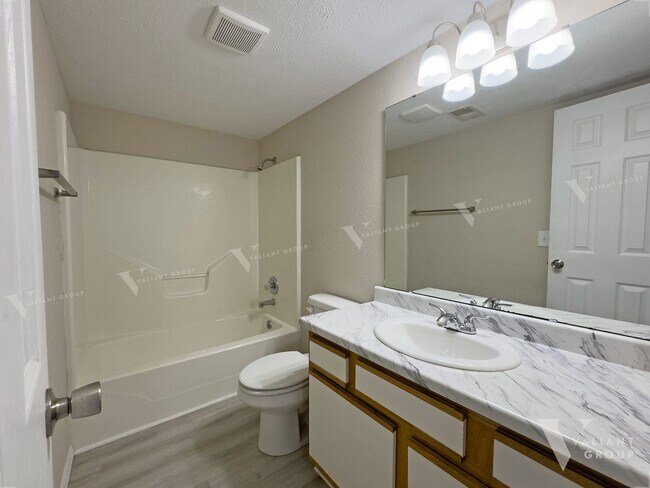 Foto del edificio - 110 Kimberling Shores Ln