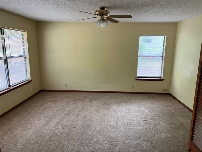 Building Photo - 108 Cambray Cir