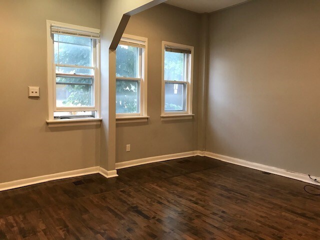 Foto del edificio - 2248 N Southport Ave