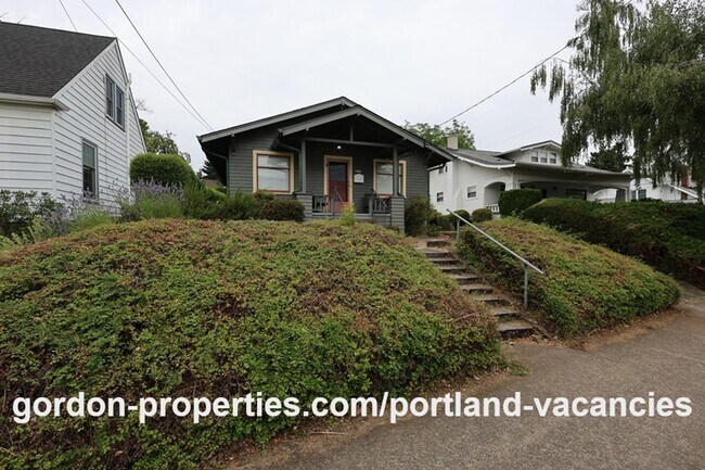 Building Photo - SE 11th Ave - Vintage 1 bedroom bungalow with office/den in Brooklyn neighborhood