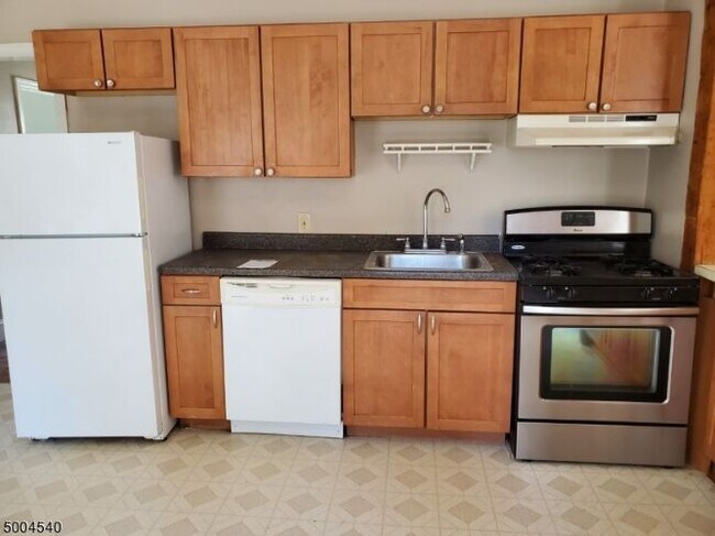 Building Photo - 60 Park Ave