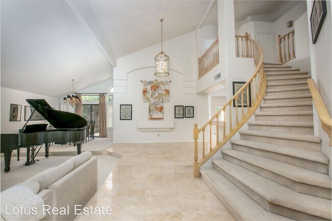 Building Photo - 5 br, 3 bath House - 133 E Stacey Ln.