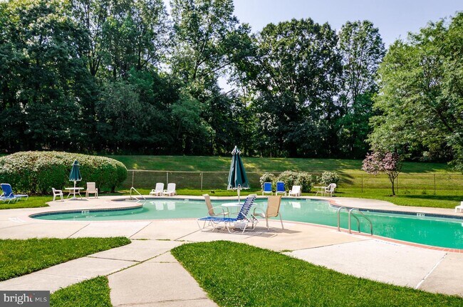 Foto del edificio - 709 Meadow Woods Ln
