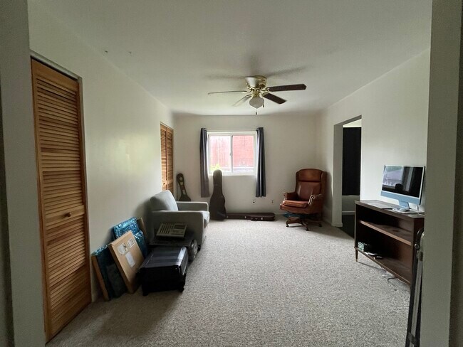Living room - 6202 Saint Marie St