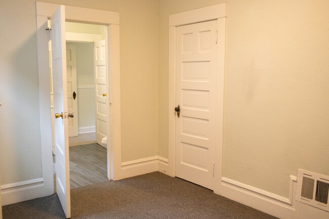 Building Photo - 831 NW 16th Ave