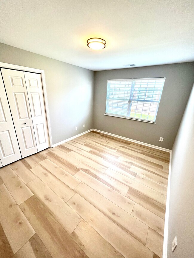 Building Photo - 5753 Tanager St