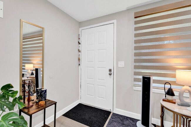 Building Photo - 6 Roanoke Ln