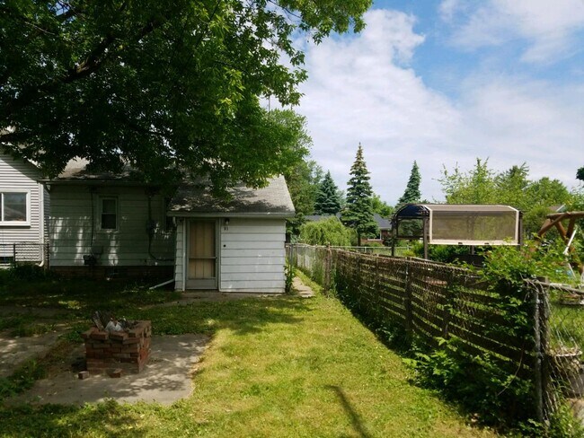 Foto del edificio - 83 W George Ave