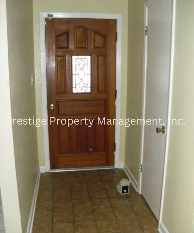 Foto del edificio - Beautifully and Spacious East Side Home!