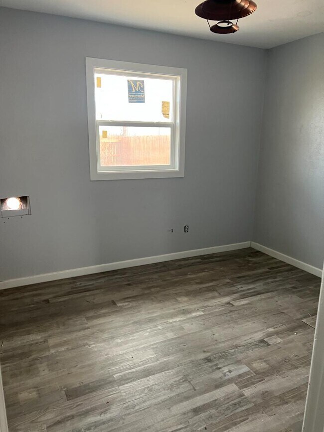 Foto del edificio - 1520 E 2nd St