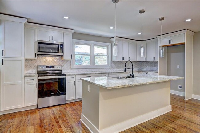 Building Photo - 1842 Calloway Dr NW