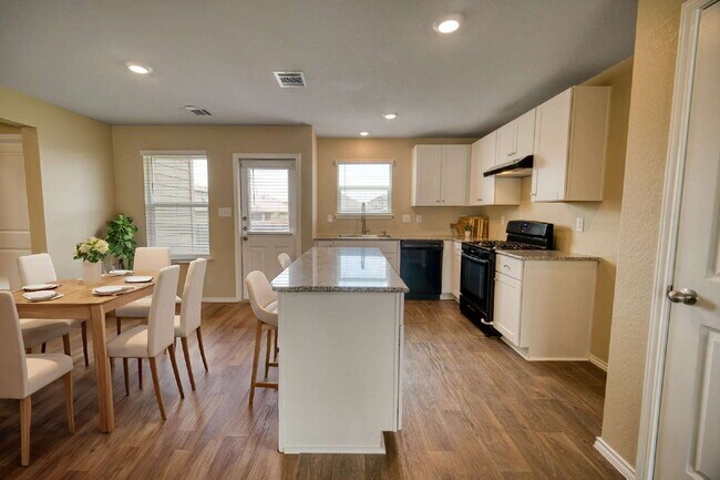 Foto del edificio - Energy-Efficient Living at $1,750 – Electricity Covered!