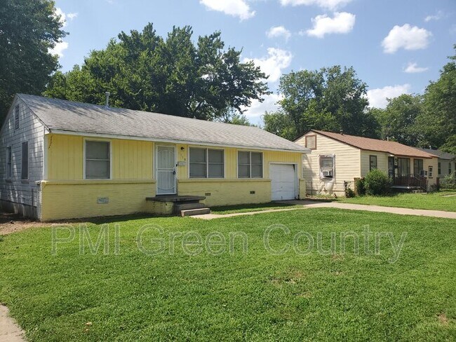 Building Photo - 3158 N Lansing Pl