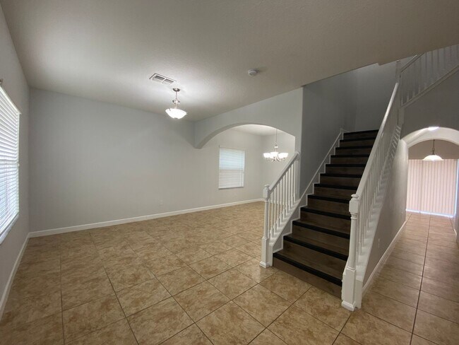 Building Photo - Spacious Waterfront 4BD/2.5BA Single Family Home in Orlando FL!