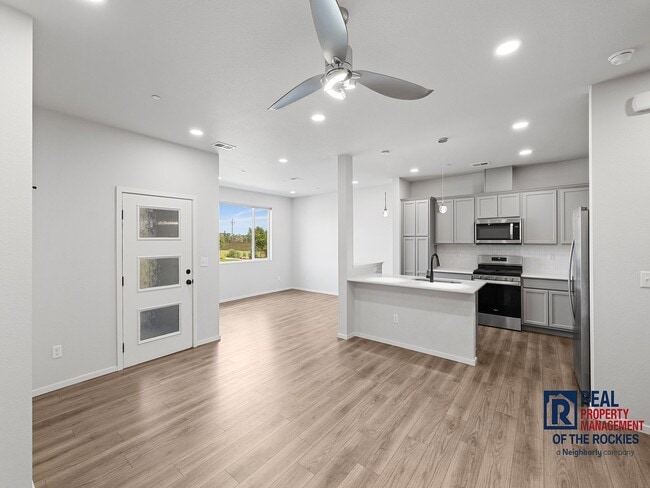 Building Photo - Stunning 3 Bed 2.5 Bath Townhome in Timnath, CO!