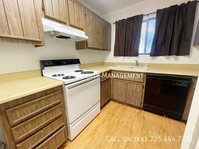Foto del edificio - 2 BEDROOM 2.5 BATH CONDO WITH ATTACHED GARAGE