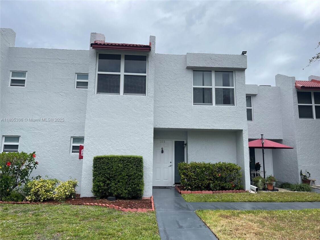 Primary Photo - 9401 Evergreen Pl