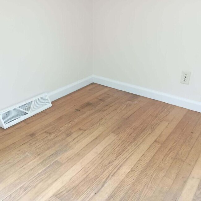 Foto del edificio - 5836 Franklin St