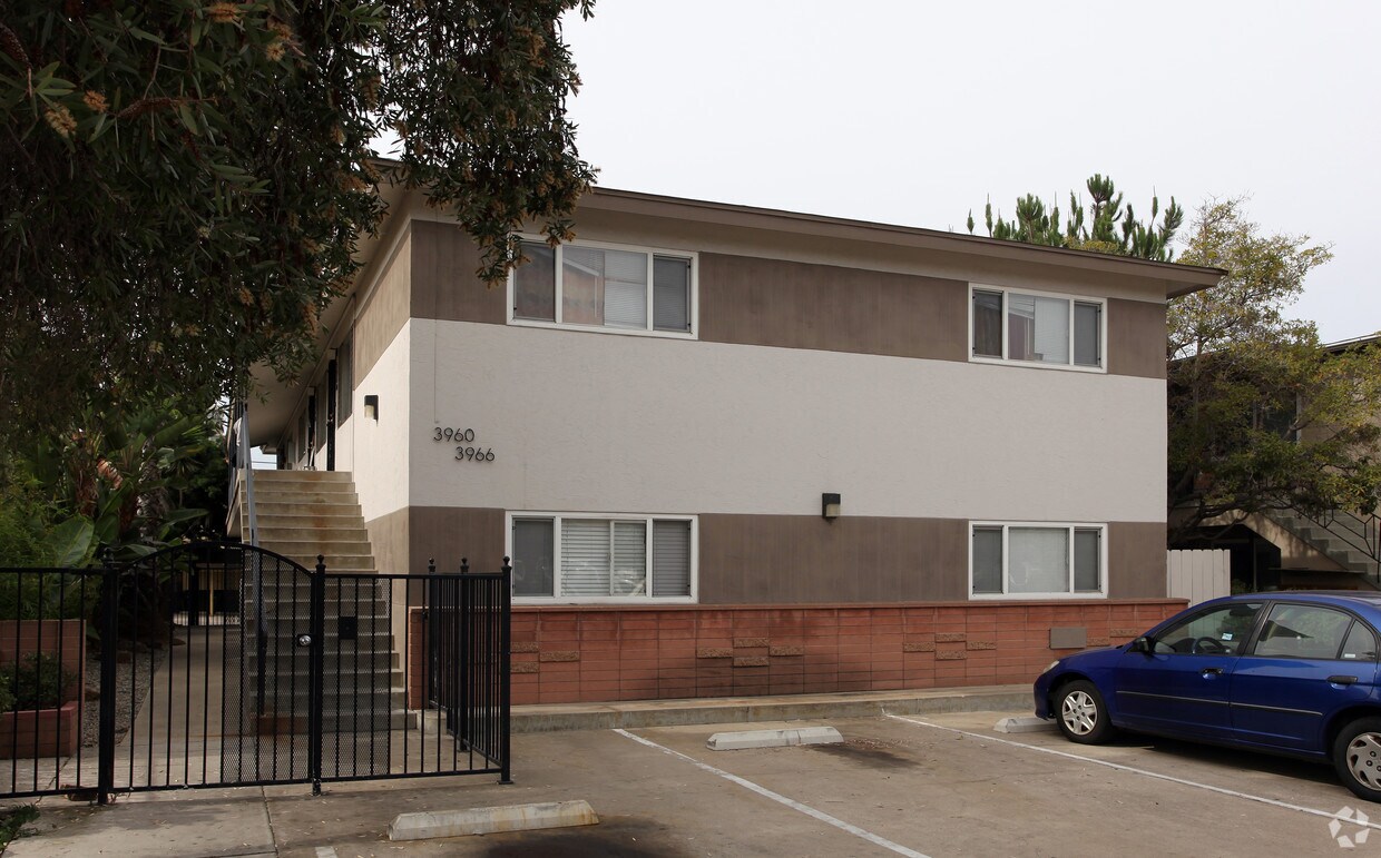 Primary Photo - 3960-3966 Mississippi St
