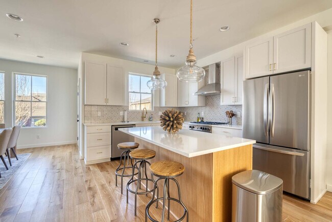Foto del edificio - 516 NE 56th Ave