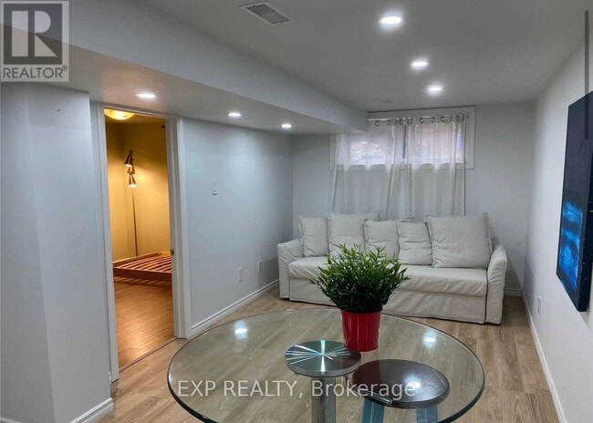 Photo du bâtiment - 98 Avondale Ave